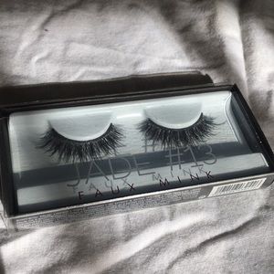Huda Beauty Jade #13 lashes